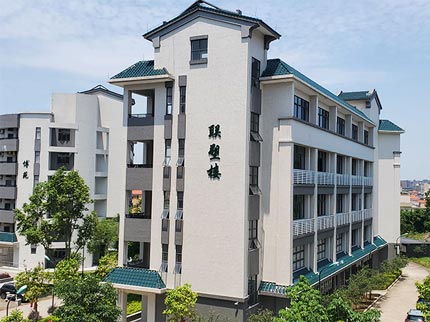 中國(guó)聯(lián)塑捐資助學(xué)，助力龍山中學(xué)煥發(fā)新輝